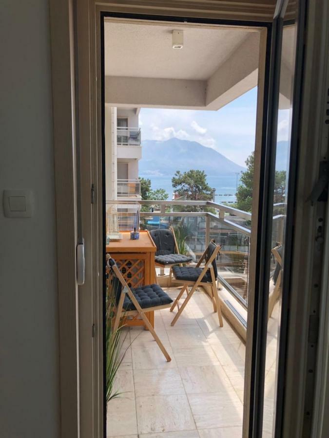 Beachfront Fontana 20 부드바 외부 사진